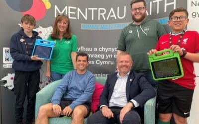 Gweinidog y Gymraeg yn canmol Menter Iaith Sir Ddinbych am “arloesi ym maes technoleg ddigidol”